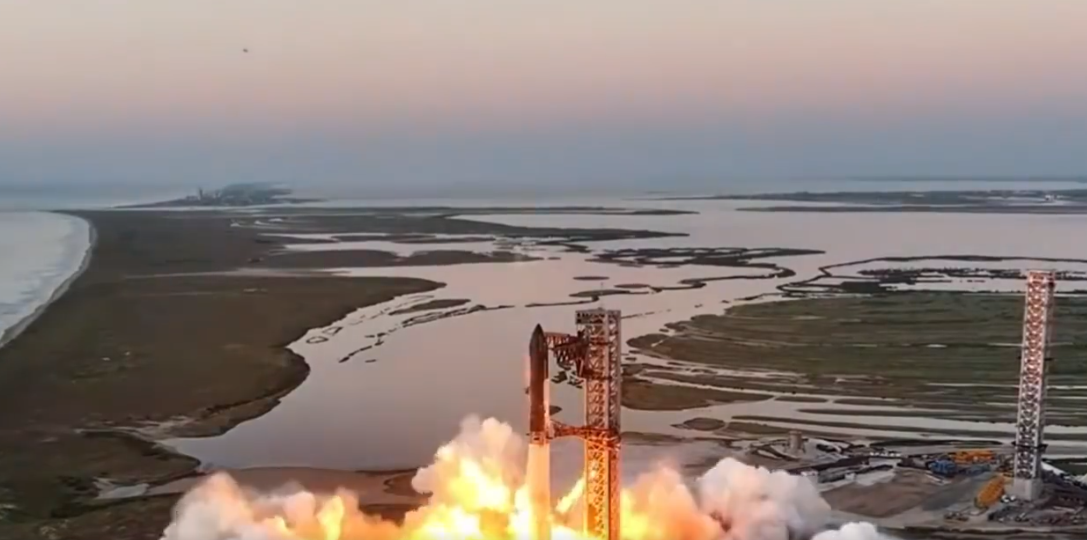 马斯克的星舰火箭完成第五次试飞